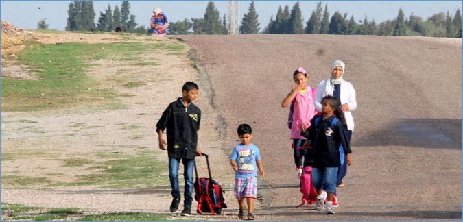 بعد تكفّل البنك الفلاحي بنقل 2000 تلميذ في المناطق الريفية..   النقل المدرسي في المناطق النائية.. عقبة أمام التلاميذ  وسبب للانقطاع !